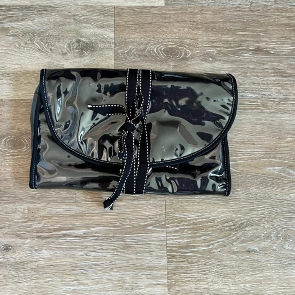 Hanging makeup bag